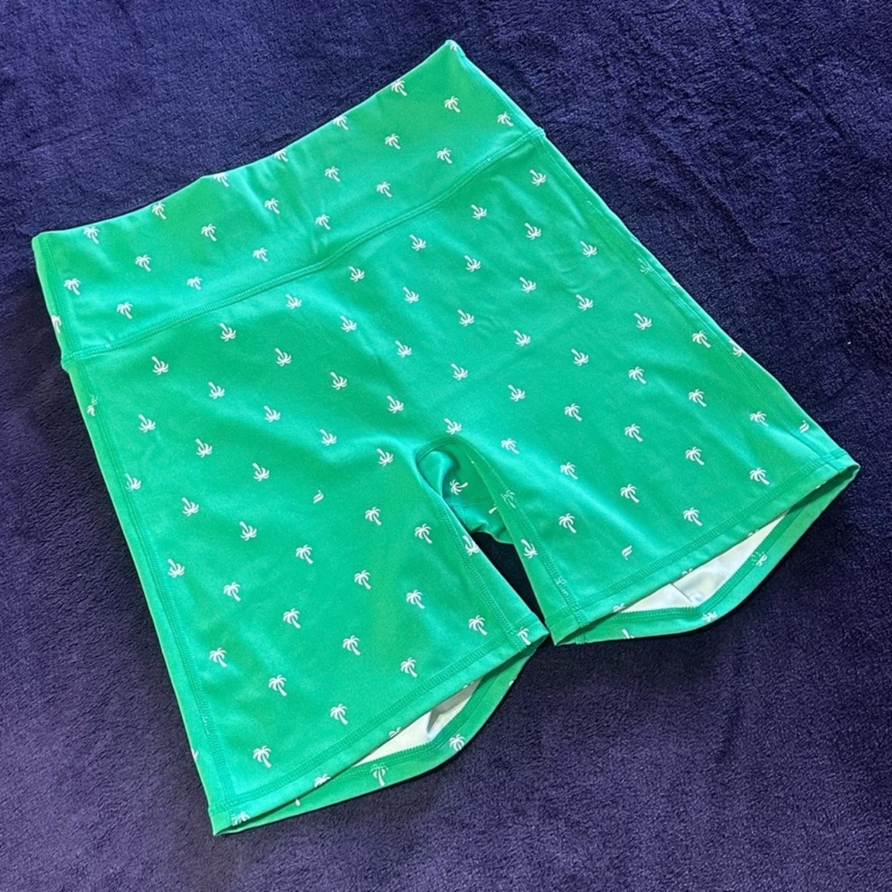 Fabletics Green Palm Print Sports Bra & Biker Short Set Sz M | NWOT - Picture 12 of 14